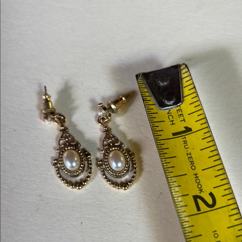 Elegant Gold Pearl Drop Earrings - Picture 2 of 2